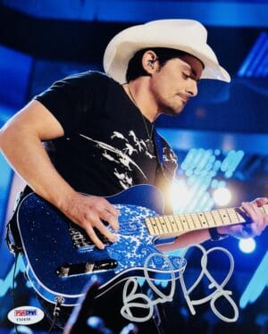 BRAD PAISLEY SIGNED 8X10 PHOTO COUNTRY MUSIC AUTOGRAPH PSA Y32439